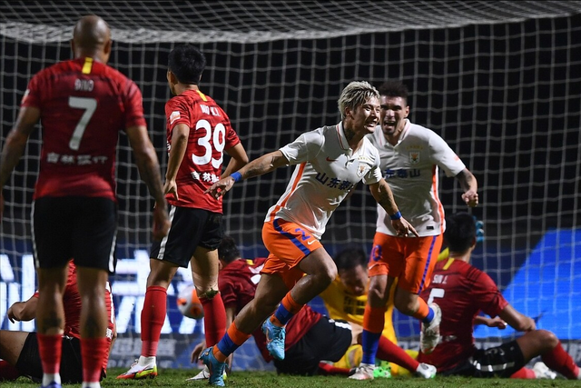  穆科科替补建功创最年轻进球纪录  