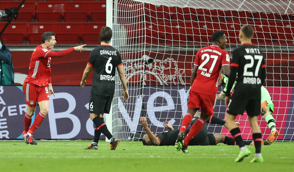  拜仁慕尼黑客场奏凯，德甲霸主延续不败神话