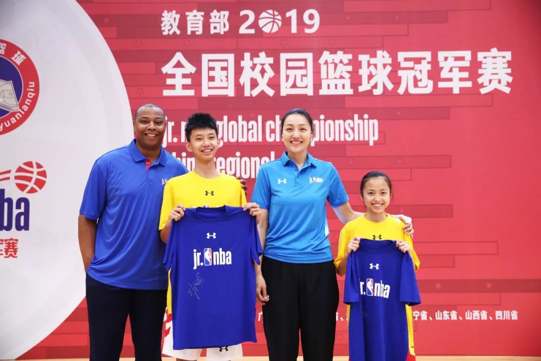  汉堡传奇球星回归助阵，经验传授提升全队整体实力